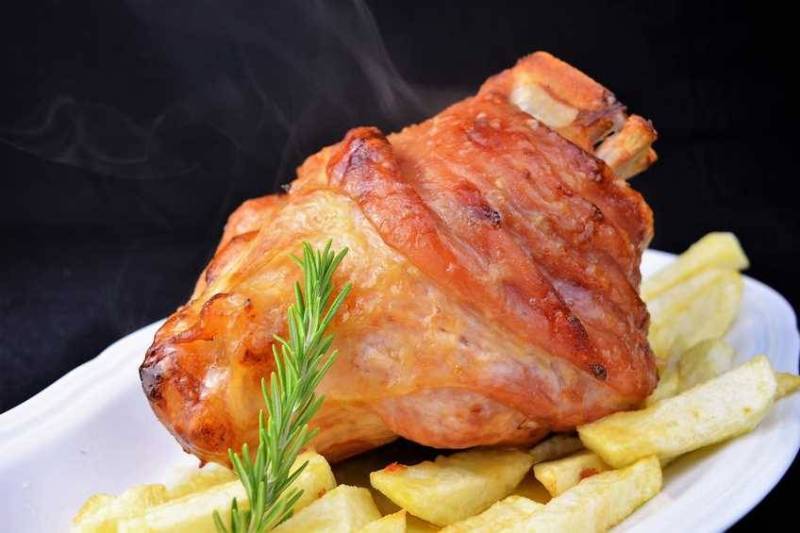 CODILLO DE CERDO COCIDO Y AL HORNO - Pedroches Gastronomía